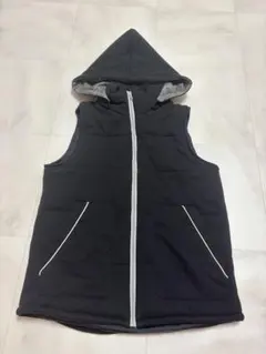 フード付き黒ダウンベスト 迷彩