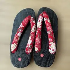 花柄鼻緒の木製下駄 22,5サイズ