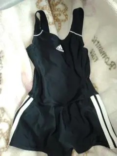 adidasスポーツ水着