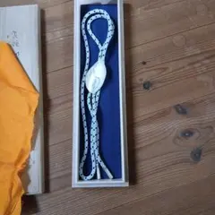 ループタイ 陶器 葉っぱモチーフ