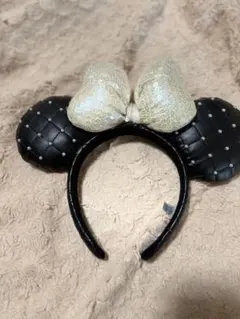 ディズニー カチューシャ 黒と白のリボン