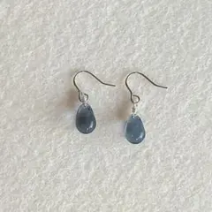 【再々販】♥️ダークナイトブルーのチェコドロップシンプルピアス♪　ハンドメイド