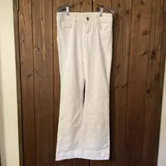 J BRAND ホワイトフレアジーンズ　サイズ26のサムネイル