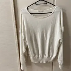 AG アイボリー オフショルダーセーター