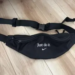 Nike ボディバッグ ブラック ウエストポーチのサムネイル