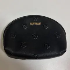 マリークヮント シンプルエンボスデイジーラウンドポーチ ブラック