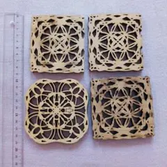 ハンドメイド 木彫りのコースター ４枚セット 木製