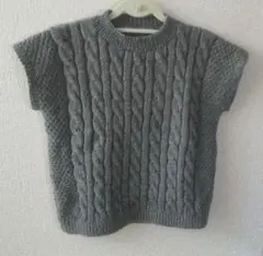 グレー ケーブル編み ニットベスト