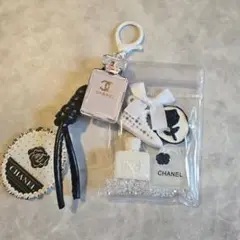 CHANEL パックチャーム ホワイト