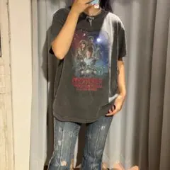 STRANGERTHINGSグレーフェードTシャツF Netflixドラマy2k