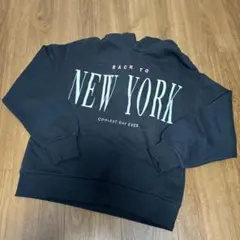 ZARA NYロゴパーカー