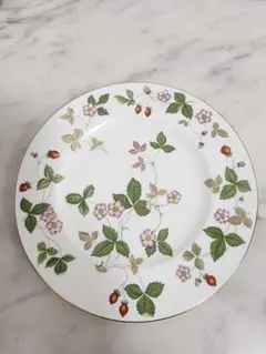 【】大1 小2 / 皿3枚 ワイルドストロベリー 新品 箱入り 楽天市場】ウェッジウッド ワイルドストロベリー（サイズ（皿