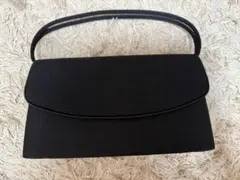 黒いシンプルなパーティーバッグ