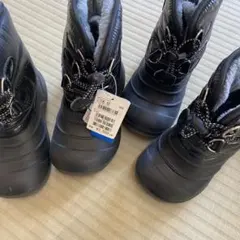 最終子ども用 ブラック 新品スノーブーツ 一足1800円2足購入値段2500円