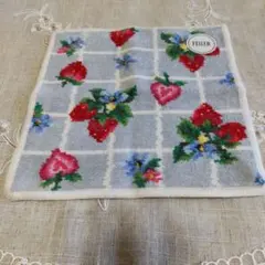 a*.様 FEILER ストロベリーパターン タオルハンカチ　ホワイトグレー　新