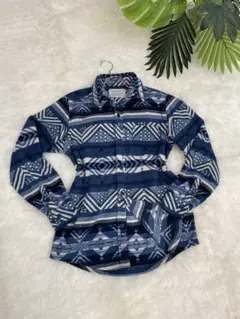 BAYFLOW（ベイフロー）**のネイティブフリースシャツ