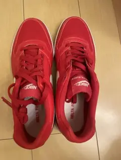 Nike Delta Force レッドスニーカー
