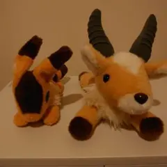 オレンジ色の動物ぬいぐるみ