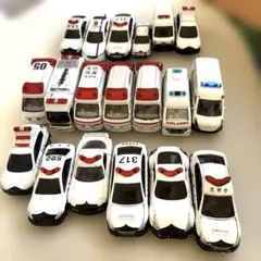 トミカ　パトカー　救急車　19台