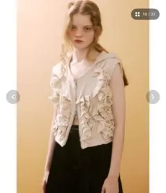 【完売品】新品未使用 SLY FRONT ZIP FRILL トップス　パーカー