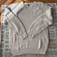 ベージュ ニット