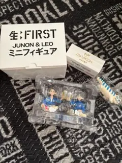 生FIRST ジュノン&レオ ミニフィギュアセット　リサラーサン　メガネ置き