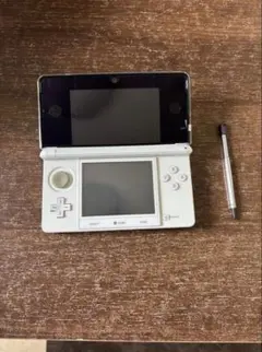 【美品】 ニンテンドー3DS ホワイト 本体　充電器付き