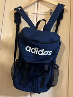【大容量】adidas リュック　ネイビーのサムネイル