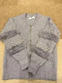 ファー付きパール装飾グレーカーディガン