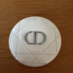 Dior スキン フォーエヴァー クチュール ルミナイザー 002のサムネイル