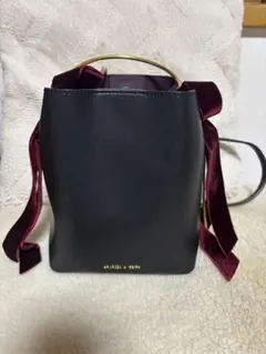 CHARLES &KEITHチャールズアンドキース アシンメトリー バッグ - メルカリ
