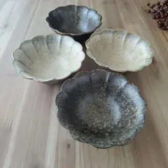 花形小鉢・４個　茶＆ベージュ　美濃焼　日本製〈新品・未使用〉