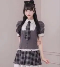 pium ネクタイ付きレイヤードミニワンピース チャコール - メルカリ