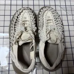 KEEN キーン ユニーク ストラップ サンダル オフホワイト