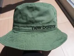 New Balance バケットハット 帽子 グリーン ロゴ 美品のサムネイル