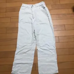 白 カジュアルパンツ