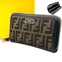 FENDI　長財布 ズッカ ラウンドファスナー 8カード ロゴプレートのサムネイル