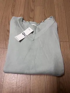 GU ライトグリーン Vネックセーター L