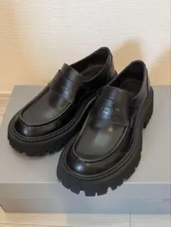 balenciaga tractor loaferのサムネイル