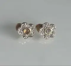 スワロフスキー　フラワーデザイン イヤリング　石かけ有