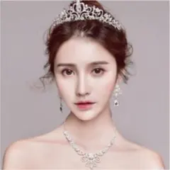 美品 ティアラ、ピアス、ネックレスの3点セット