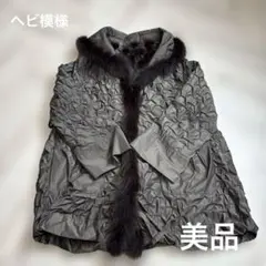 美品✨ファー付きキルティングコート ブラウンカーキ　薄手　ヘビ柄　フリーサイズのサムネイル