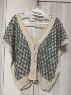 アイボリーグリーン幾何学模様ニットベスト