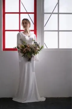 ウェディングドレス　ホワイト ロングスリーブ　Vネック