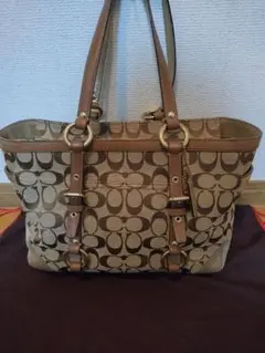COACH ロゴプリント トートバッグ ベージュとブラウン