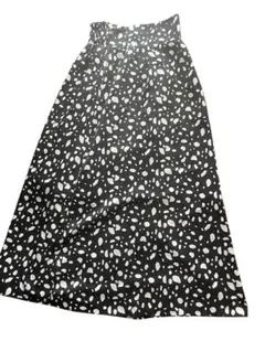 黒と白のドット柄フレアロングスカート
