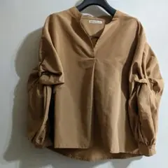 ブラウン Vネック バルーンスリーブ シャツ