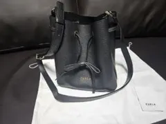 FURLA 黒 バケットバッグ