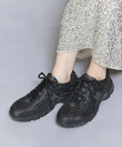 New Balance 725 ブラックスニーカー
