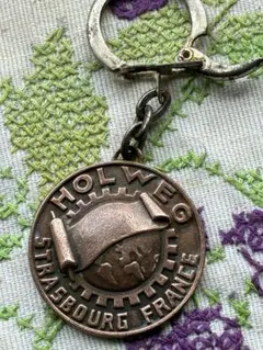 フランス アンティーク メタル キーホルダー フレンチ HOLWEG 銅製